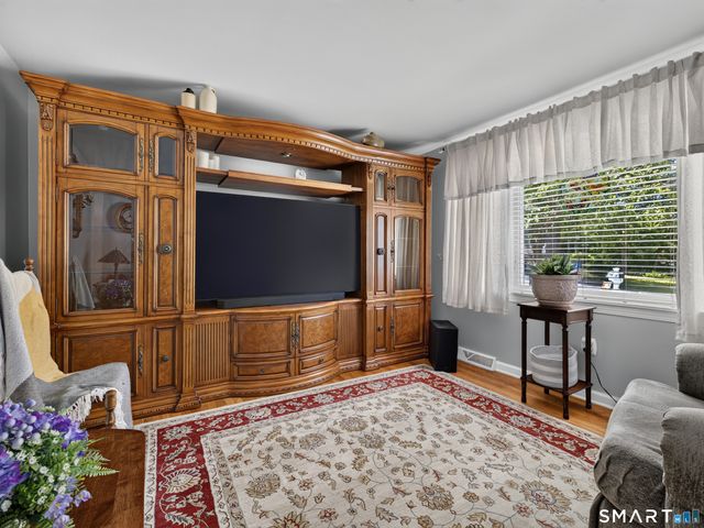 4 Stevens Avenue, Ledyard, CT 06339