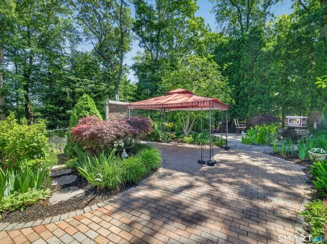 4 Stevens Avenue, Ledyard, CT 06339