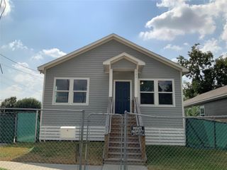 323 E Murrill Street, Baytown, TX 77520