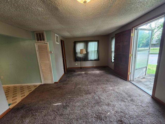 4223 W Zoo Blvd, Wichita, KS 67212