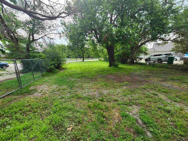 4223 W Zoo Blvd, Wichita, KS 67212