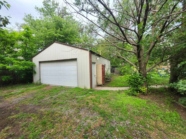 4223 W Zoo Blvd, Wichita, KS 67212