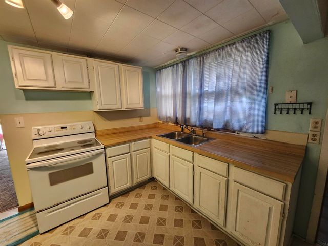 4223 W Zoo Blvd, Wichita, KS 67212