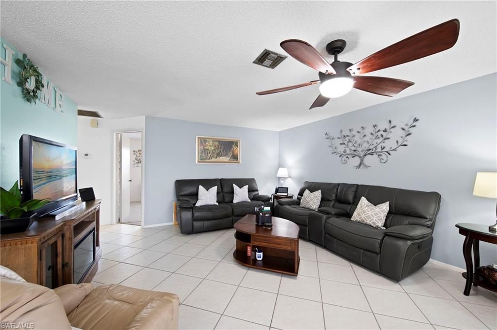 Image 1 of property listing at 4706 4th PL 15, Cape Coral, FL 33904