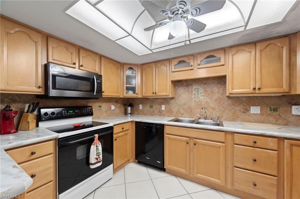 Image 11 of property listing at 4706 4th PL 15, Cape Coral, FL 33904