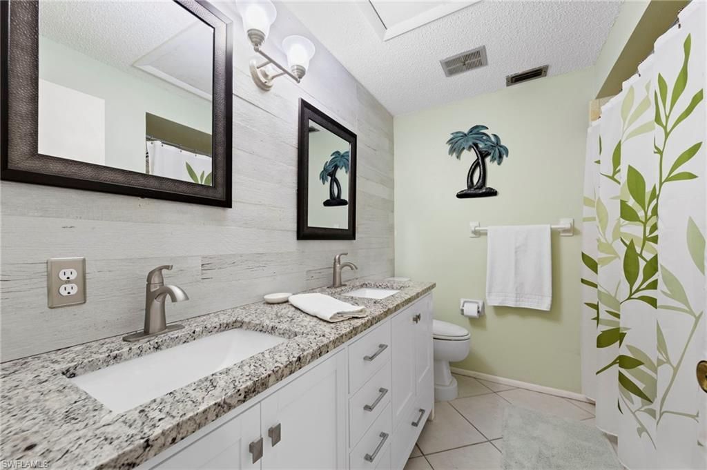 Image 16 of property listing at 4706 4th PL 15, Cape Coral, FL 33904