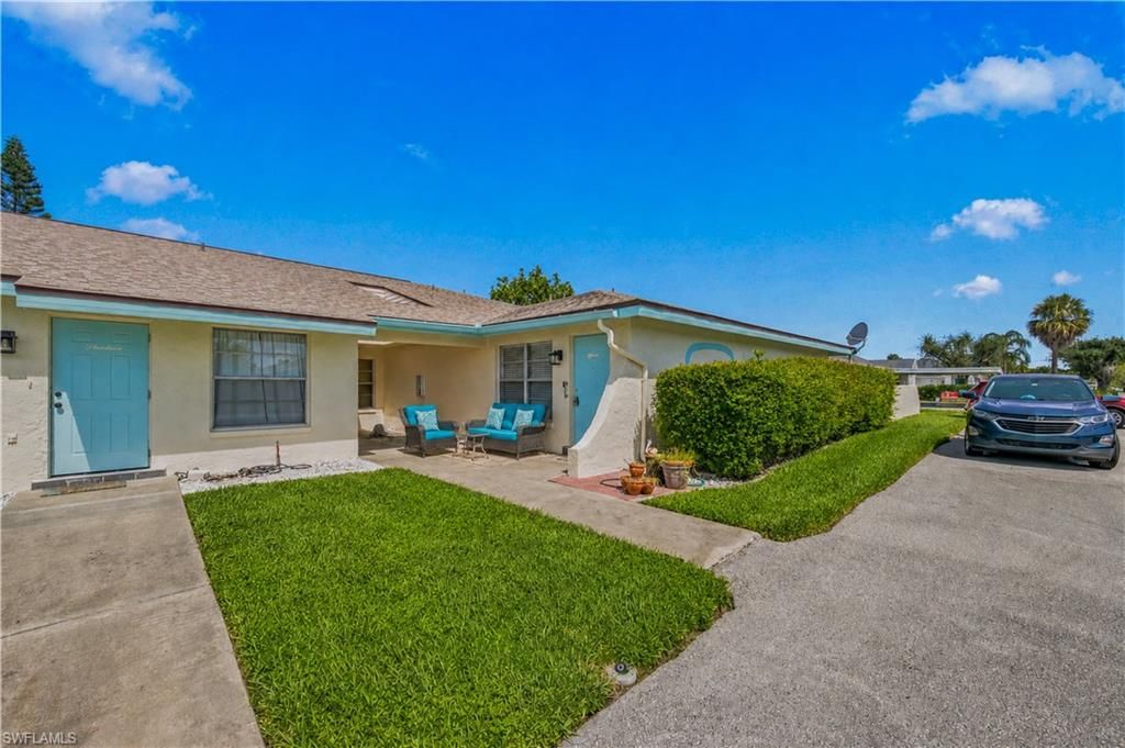 Image 3 of property listing at 4706 4th PL 15, Cape Coral, FL 33904