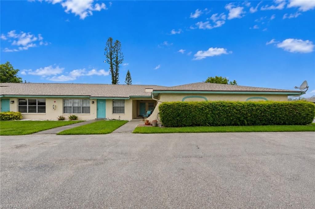 Image 32 of property listing at 4706 4th PL 15, Cape Coral, FL 33904