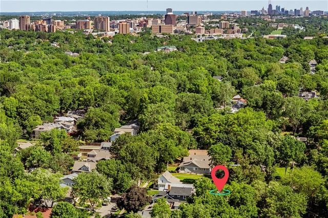 6010 Kenwood Avenue, Kansas City, MO 64110