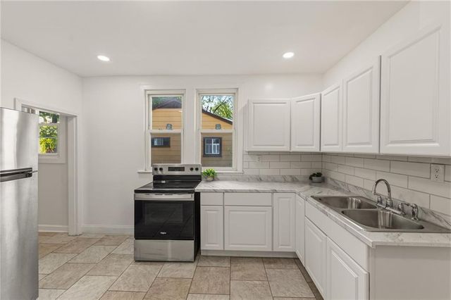 6010 Kenwood Avenue, Kansas City, MO 64110