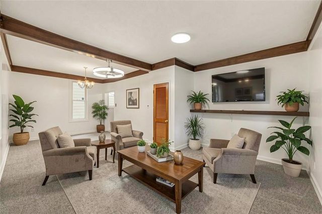 6010 Kenwood Avenue, Kansas City, MO 64110