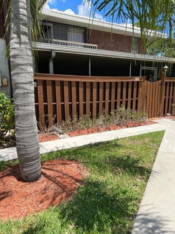 301 SE Castle Court, Port St. Lucie, Port St Lucie, FL 34952