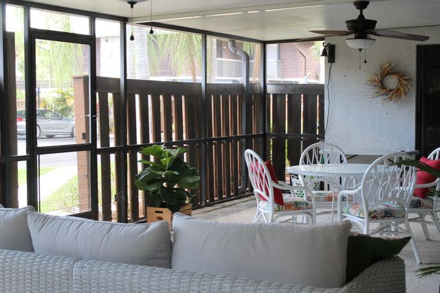 301 SE Castle Court, Port St. Lucie, Port St Lucie, FL 34952