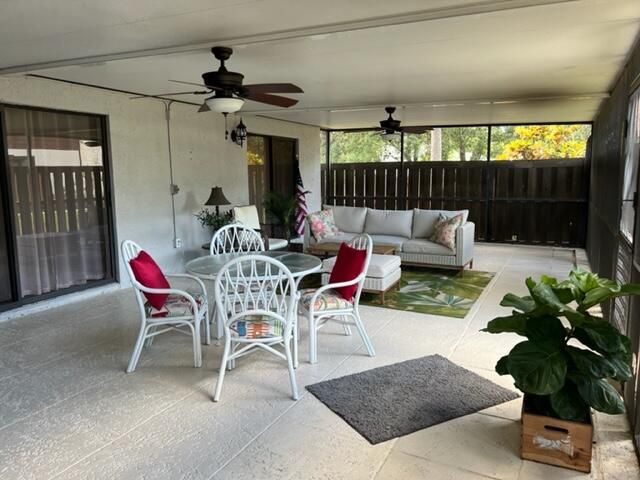 301 SE Castle Court, Port St. Lucie, Port St Lucie, FL 34952