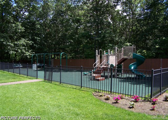 460 Old Town Road 27 P, Port Jefferson Station, NY 11776