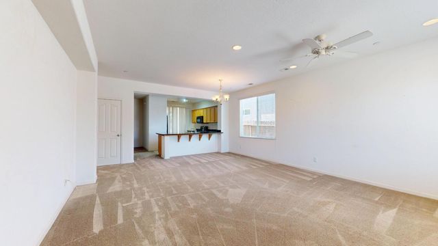 7392 Robinson, Fresno, CA 93737