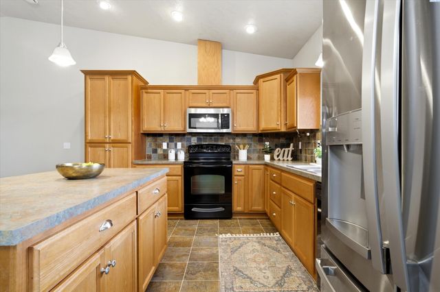 9408 Majestia Lane, Pasco, WA 99301