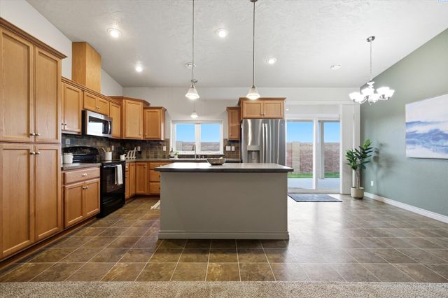 9408 Majestia Lane, Pasco, WA 99301