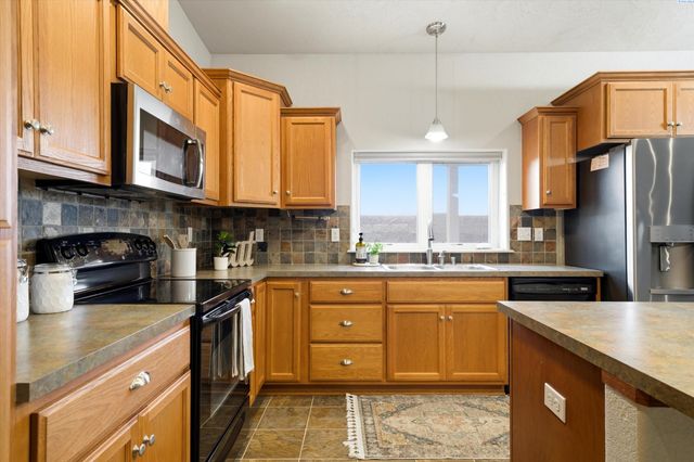 9408 Majestia Lane, Pasco, WA 99301