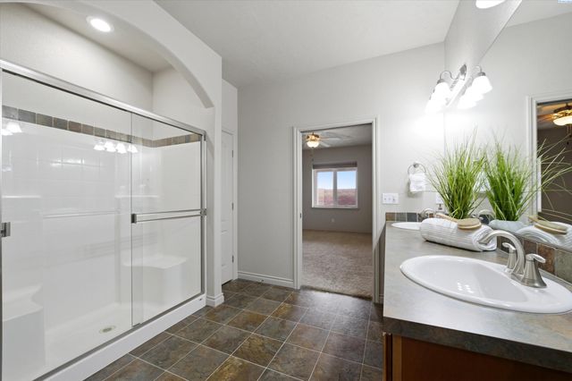 9408 Majestia Lane, Pasco, WA 99301