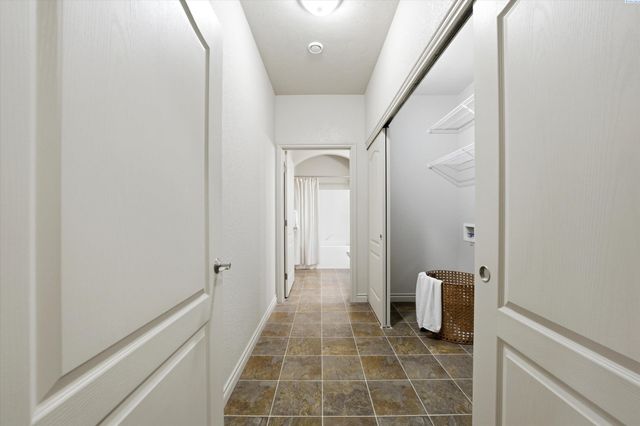 9408 Majestia Lane, Pasco, WA 99301