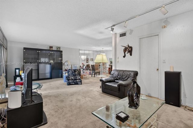 3772 Inverrary Boulevard 101, Lauderhill, FL 33319