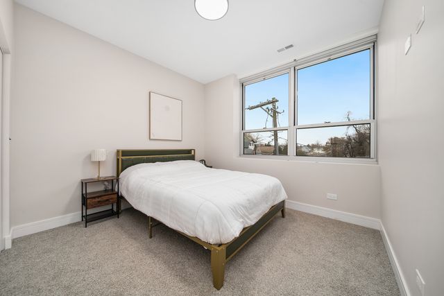 8900 Windemere Avenue GE, Brookfield, IL 60513