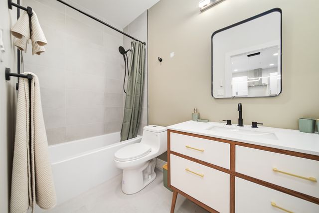 8900 Windemere Avenue GE, Brookfield, IL 60513