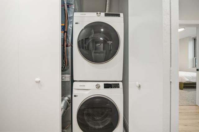 8900 Windemere Avenue GE, Brookfield, IL 60513