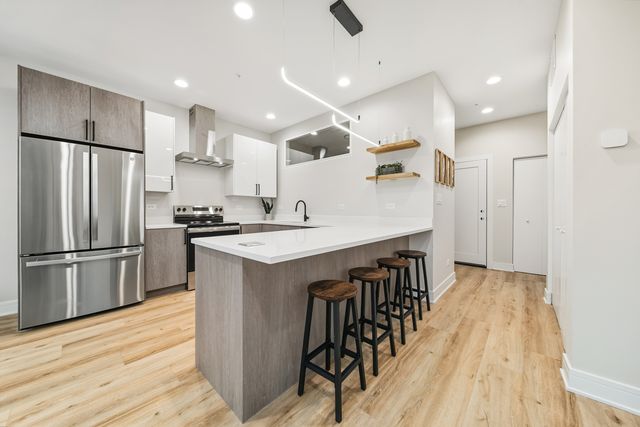 8900 Windemere Avenue GE, Brookfield, IL 60513