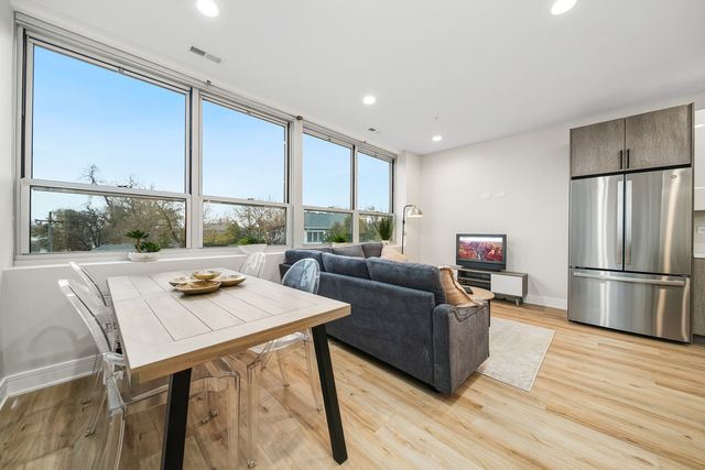 8900 Windemere Avenue GE, Brookfield, IL 60513