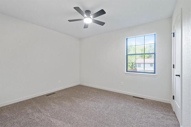 332 Flagstone Drive, Lee's Summit, MO 64063