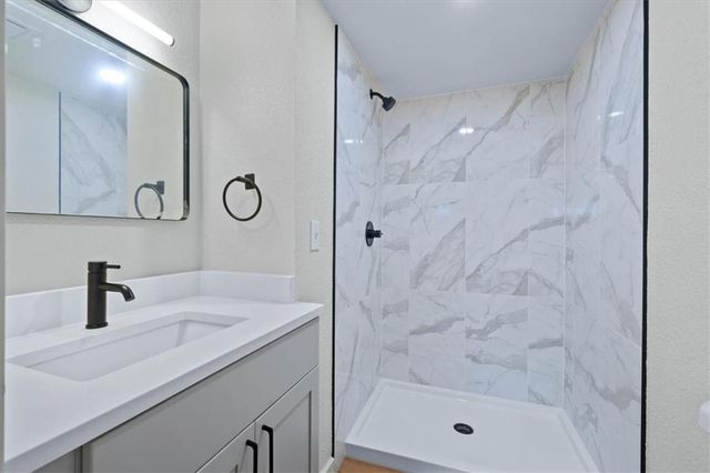 332 Flagstone Drive, Lee's Summit, MO 64063