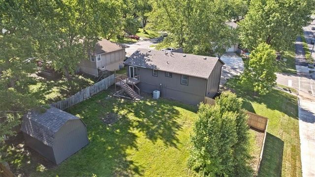 332 Flagstone Drive, Lee's Summit, MO 64063