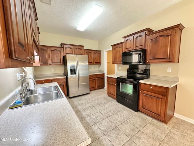 211 Fairway Trace Drive, Hernando, MS 38632