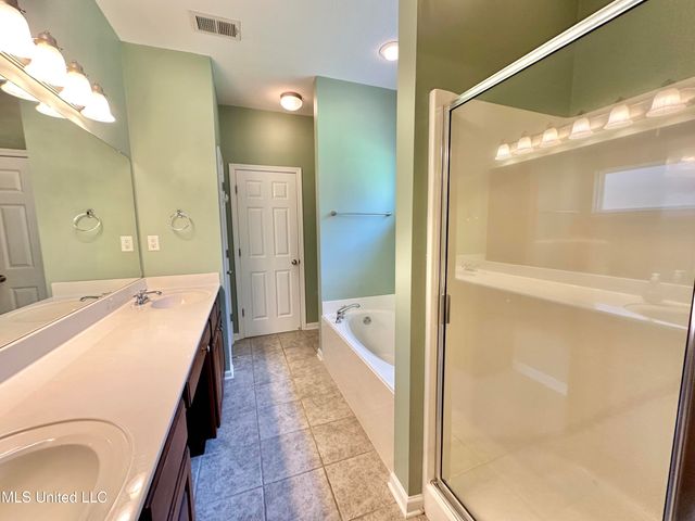211 Fairway Trace Drive, Hernando, MS 38632