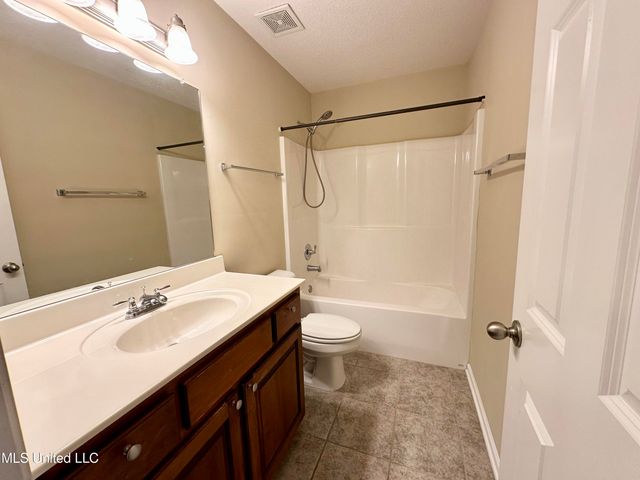 211 Fairway Trace Drive, Hernando, MS 38632
