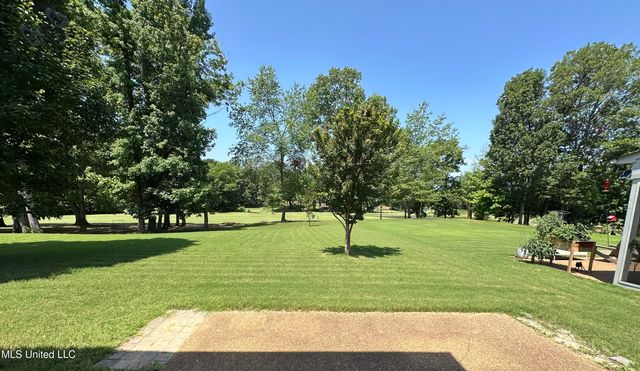 211 Fairway Trace Drive, Hernando, MS 38632