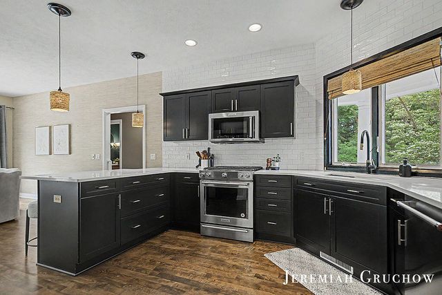 3333 Falcon Bluff Court Ne, Grand Rapids Twp, MI 49525