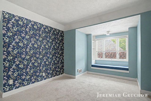 3333 Falcon Bluff Court Ne, Grand Rapids Twp, MI 49525