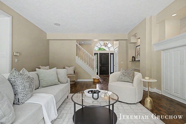 3333 Falcon Bluff Court Ne, Grand Rapids Twp, MI 49525