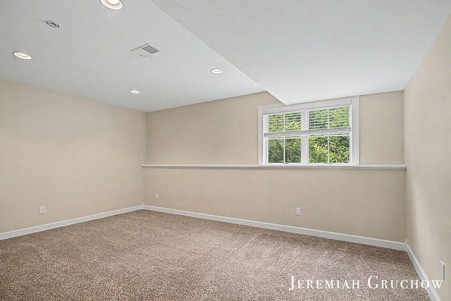 3333 Falcon Bluff Court Ne, Grand Rapids Twp, MI 49525