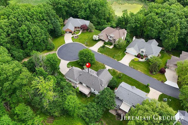 3333 Falcon Bluff Court Ne, Grand Rapids Twp, MI 49525