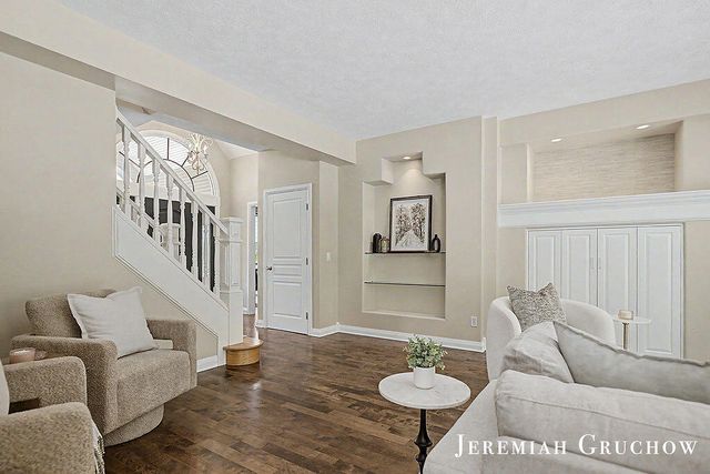 3333 Falcon Bluff Court Ne, Grand Rapids Twp, MI 49525