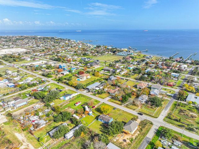 1036 9th Street, Dickinson, TX 77539