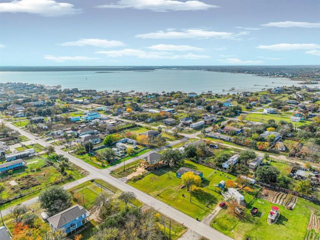 1036 9th Street, Dickinson, TX 77539