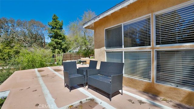 10058 Sunland Boulevard, Sunland, CA 91040