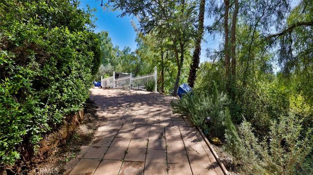 10058 Sunland Boulevard, Sunland, CA 91040