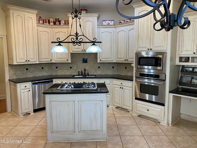 3808 Acadian Village Drive, Ocean Springs, MS 39564