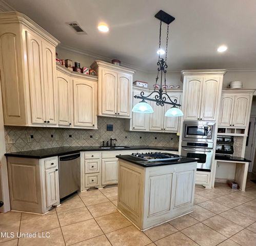 3808 Acadian Village Drive, Ocean Springs, MS 39564